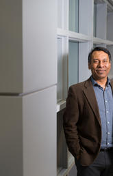 Tanvir Turin Chowdhury leads the Immigrant and Refugee Health Interest Group for researchers. Photo by 