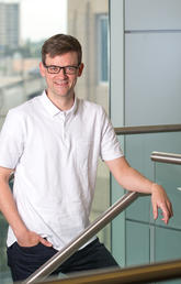 Glen Hazlewood is a rheumatologist and a member of the Cumming School of Medicine.