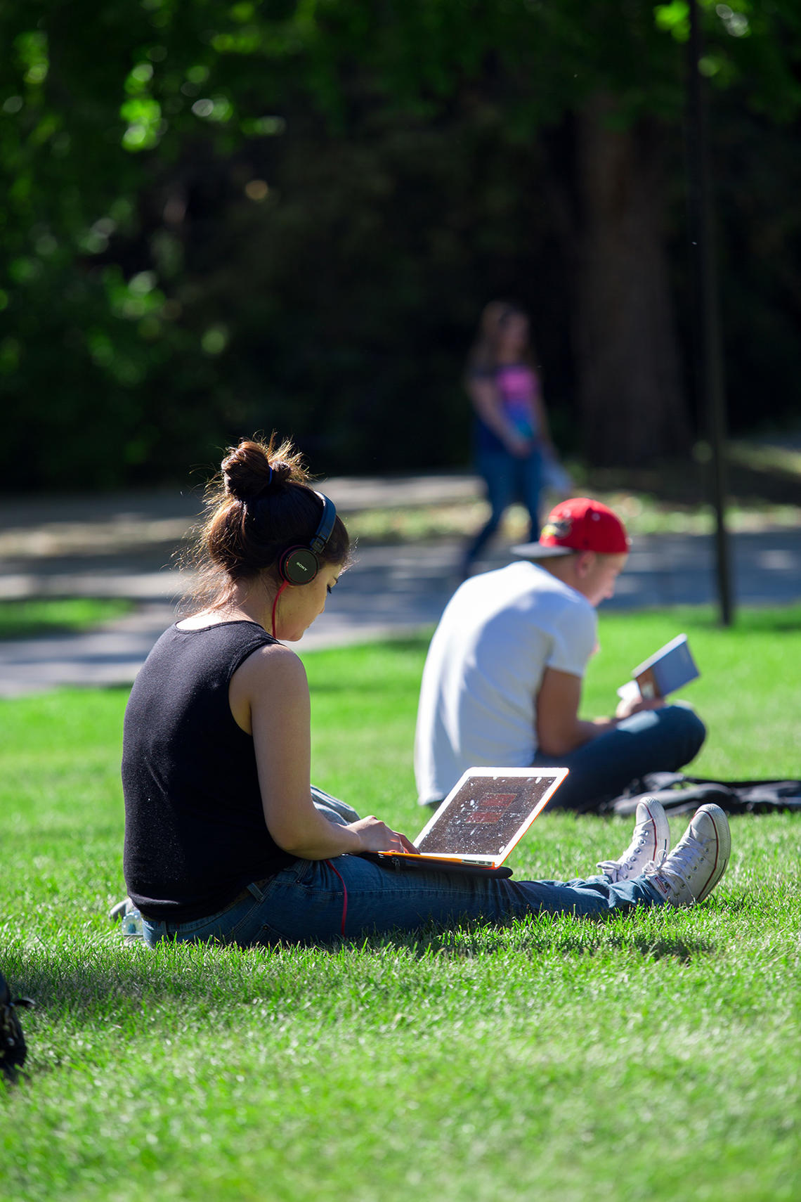 UCalgary student on the lawn studying