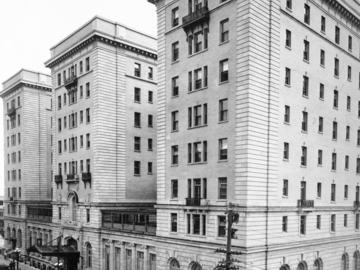 Photo of Palliser Hotel in Calgary, building with 3 towers (ca. 1920)