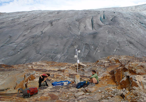 UCalgary Geography Students at Ille Glacier