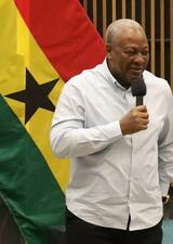His Excellency John Mahama addresses African student leaders, faculty, and staff during a welcome lunch hosted by the African Studies program.