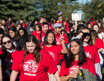 Students walk together on Orientation Day